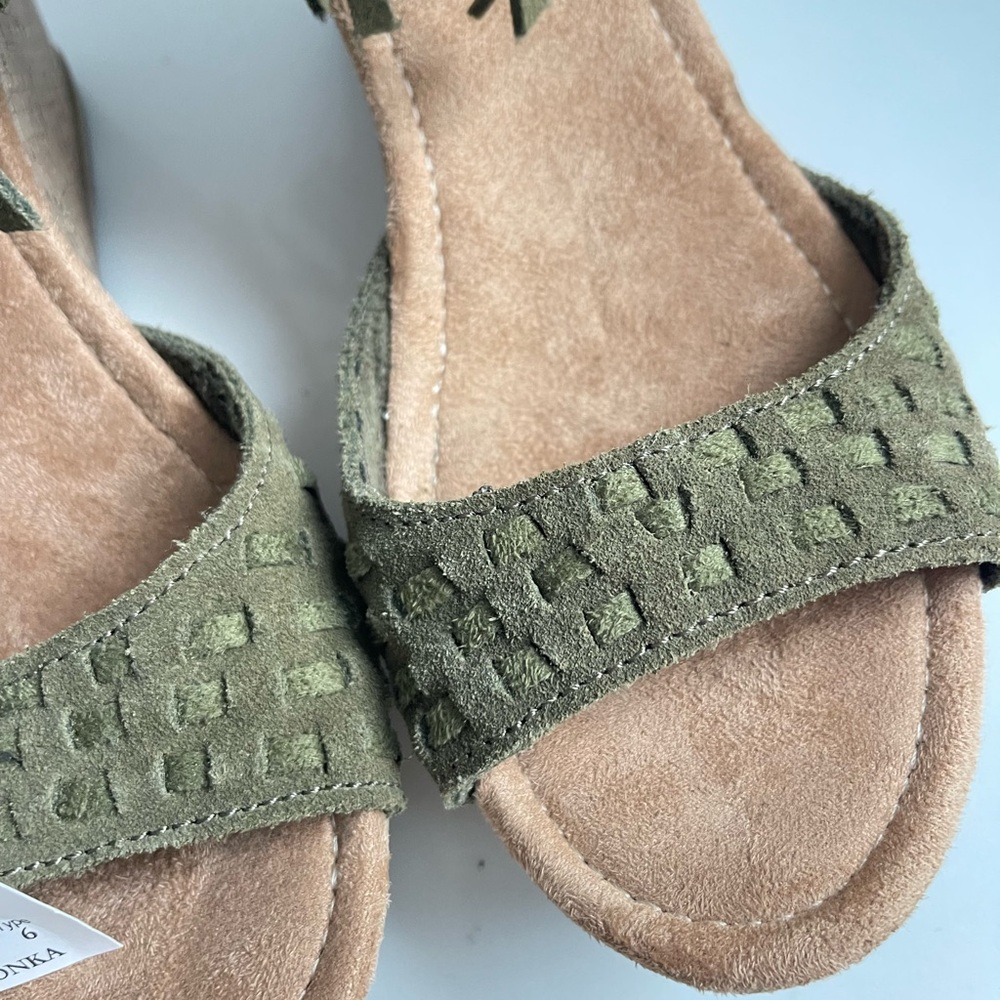 Minnetonka suede Fringe Wedge Sandals size 9 NWT - Picture 4 of 6